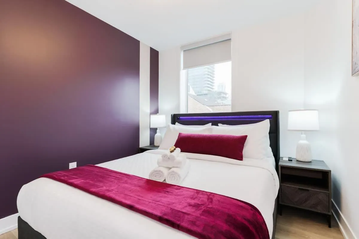 Casa Hotels Mccaul - New With Workspace & Kitchen