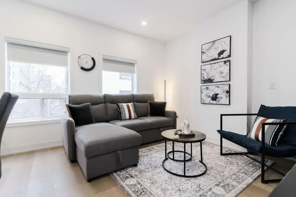 Casa Hotels Mccaul - New With Workspace & Kitchen  Toronto